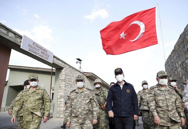 Турски правителствени експерти един от които съветник на президента Реджеп