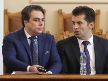Василев и Петков: Не сме месии! Не казваме, че от водата ще направим вино