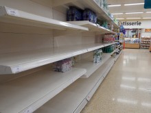 Във Великобритания бият тревога, магазините останаха с празни рафтове