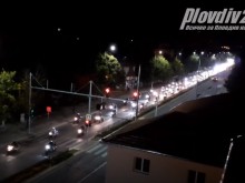 Атрактивни кадри от невижданото нощно шествие на мотористи в Пловдив!