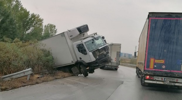 Фейсбук
Катастрофа с камион на един от изходите на Пловдив е