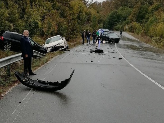 Брутална катастрофа е станала преди минути на пътя Бургас –