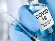Третата доза ваксина срещу COVID-19 била като "много горещ картоф"