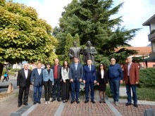 Карловци отдадоха своята почит към братята Евлогий и Христо Георгиеви