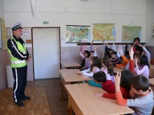 Полицаи изнасят беседи по безопасност на движението в училищата в Смолян