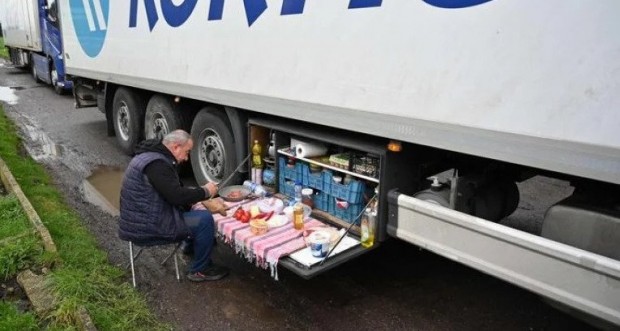 Великобритания изпитва остър недостиг на шофьори на товарни камиони Това