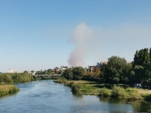 Голям пожар в източната част на Пловдив, пушекът се вижда от километри