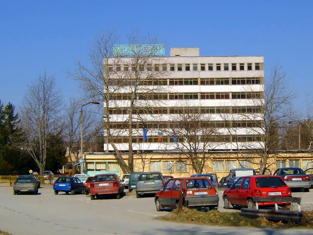 Завод Аркус“ в Лясковец съкращава 600 работници, пише Десант“. В