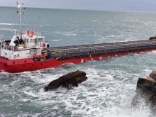 Моряк от заседналия кораб с драматична изповед: Заспиваме с мисълта, че можем да умрем