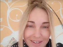 Алекс Раева показа лицето си без капка грим