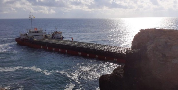БГНЕС
17-и ден продължава сагата със заседналия кораб край Камен Бряг