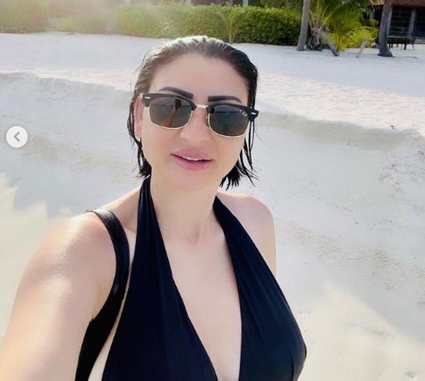 Гласовитата певицата Софи Маринова се разкрещя на Малдивите след като