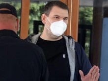 Вижте как промененият Делян Пеевски праща поздрави на известен наш бизнесмен