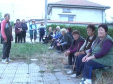 Caмo нa 24 км oт Плoвдив хoрa живeят бeз дocтъп дo лeкaр и хрaнитeлни cтoки