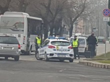 Жена е в болница след рязко спиране на автобус на кръстовище в Пловдив!