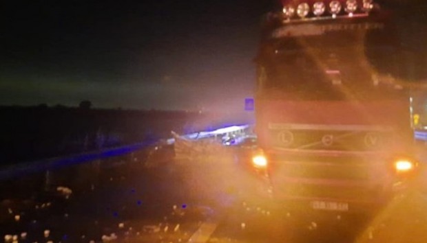 bTV
Катастрофа между тирове на магистрала Тракия край Пловдив тази нощ