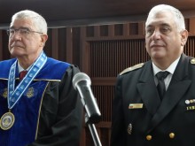 Първият българин, развял родното знаме на Южния полюс, стана почетен професор