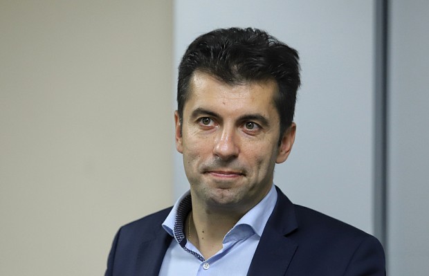 Кирил Петков представи в КС документа, удостоверяващ, че не е канадски гражданин