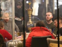 Скоро задължително в България: На заведение само ако си ваксиниран или с негативен тест