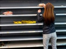 Кризата в Англия придобива чудовищни размери, разграбват магазините