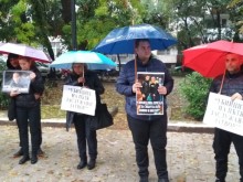 Близки на загиналите момчета край Кадиево се събраха на протест пред съда, искат справедлива присъда