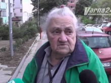 Съседка разказва за ужаса, разиграл се във входа с двете загинали дечица