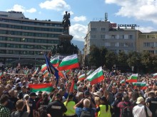 Снегорини, камиони и цистерни блокираха отново центъра на София