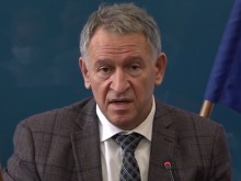 Министърът: Не сме се паникьосали, нито сме в хаос