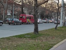 Стотици коли на трупчета заради екостикерите