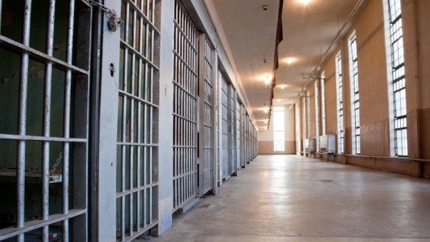 Варненският Окръжен съд определи временно задържане под стража за срок