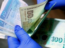 Работещите и самоосигуряващите се във временно затворените бизнеси заради COVID-19 ще получат 75% от осигуровките