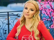 Наша попфолк звезда се ваксинира, а след това се зарази с COVID-19?