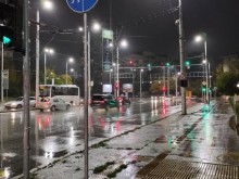 Удави ни и не се спря! Осми ден поред в Пловдив вали