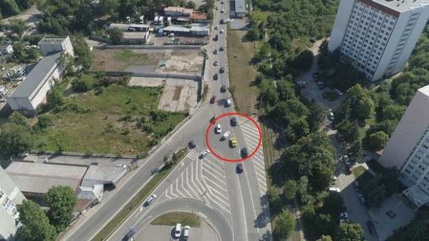 bTV
Кръстовището на булевардите Св Климент Охридски и Андрей Ляпчев спокойно