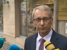 Денков: Трябва да стигнем до зелените сертификати за персонала в училищата