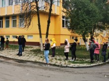 Дълги опашки пред Covid зоните в столичните поликлиники