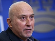 Математик от БАН: Най-малко 10 хиляди на ден се разболяват от коронавирус