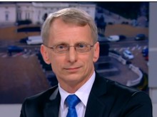 Проф. Денков: Учителите ще преподават дистанционно, ако oткажат зеления сертификат