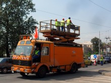 Демонтират тролейбусни жици по "Цариградско шосе", шофьори и пешеходци да внимават