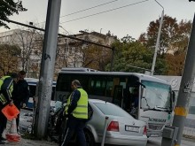 Тежка катастрофа във Варна, мъж е с опасност за живота