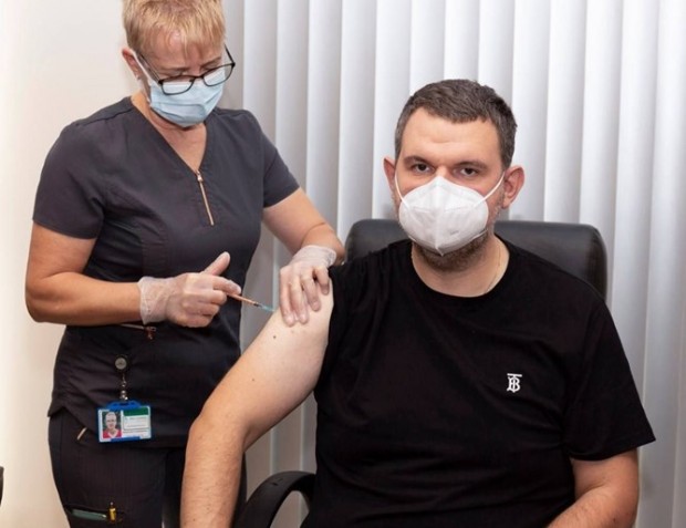 Трета бустерна доза ваксина срещу COVID 19 си поставиха днес водачът