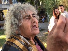Глас от Пловдив: Нови умни глави, а не певици, които си показват прашките и се въртят около пилона