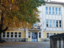 Бунт в Сухиндол срещу млад учител, блудствал с ученички
