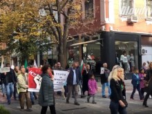 Пловдивчани излязоха на Главната на протест срещу новите мерки