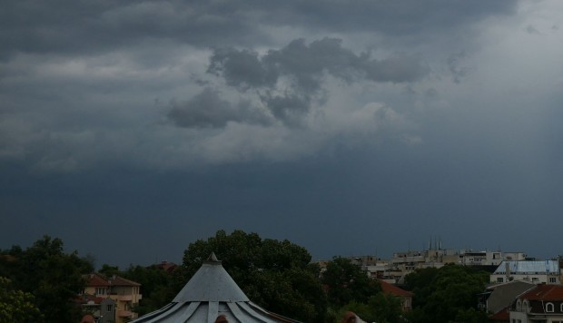 Varna24 bg
В неделя до ранния следобед валежите спират В Западна и