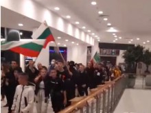 Нервите им не издържаха! Протестиращи срещу мерките нахлуха в МОЛ