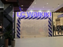 Влезе в любим на хиляди магазин в мола, излезе без портфейл
