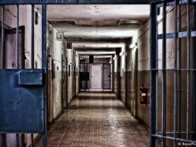 Албанец предпочете затвора пред живот със съпругата си