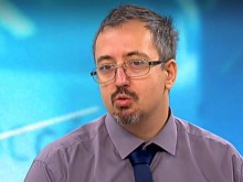 Томов: Родителите да ваксинират децата си, а не да мислят конспиративни теории