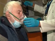 Мъж с COVID-19 чака 9 дни, за да бъде приет в болница